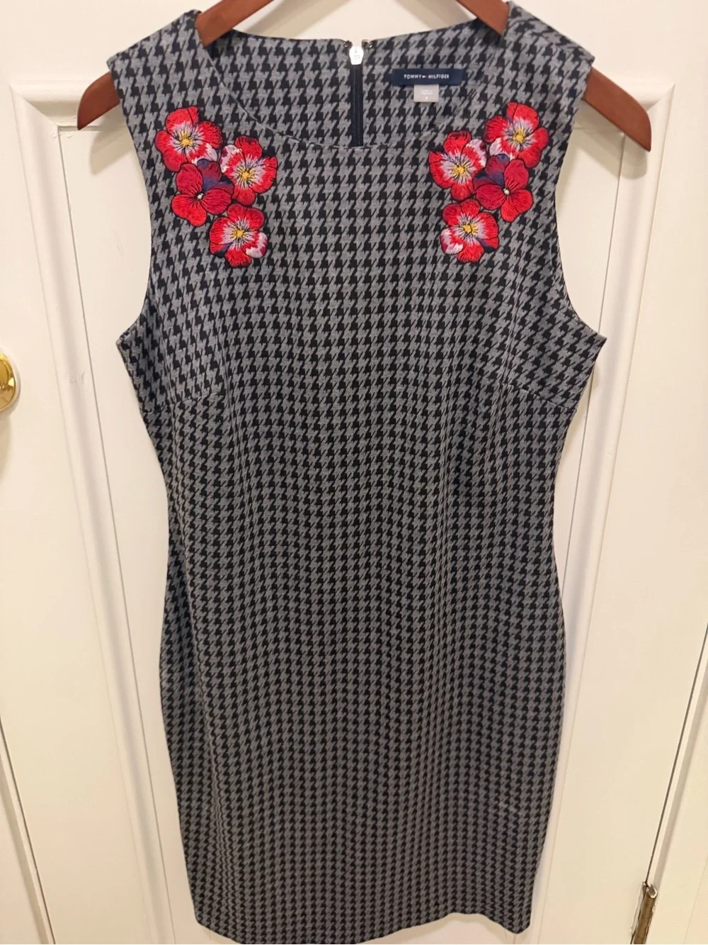 Tommy Hilfiger Sz 8 Houndstooth Sheath Dress with Red Floral Embroidery